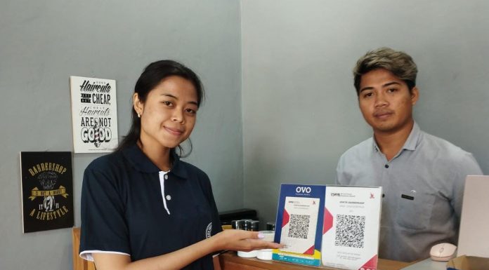 Penuhi Tugas KKN Tematik, Putu Widhia Laksmi Dewi beri Edukasi terkait Pemanfaatan Teknologi kepada UMKM Barbershop