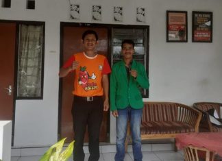 Penuhi Tugas KKN, Aventinus Ofan Edukasi UMKM Waroeng Spesial Sambal Promosi di Media Sosial