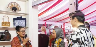 Ny. Putri Koster ajak Masyarakat Jadikan Kain Tradisional Tuan Rumah di Negeri Sendiri