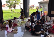 Semarakkan Saraswati, Rumah Kebangsaan Satyam Evam Jayate Gelar Ngelawar dan Lomba Penjor-Gebogan