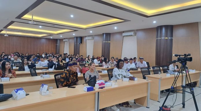 Tiga Ratus Civitas Akademika FH Unmas Denpasar ikuti Seminar Internasional