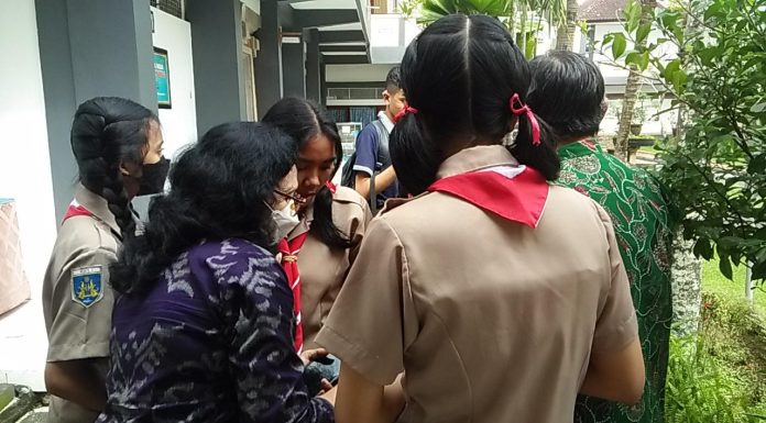 Tingkatkan Kepedulian Lingkungan Siswa SMAN 1 Mengwi, Prodi Pendidikan Biologi FKIP Unmas Denpasar Lakukan PKM