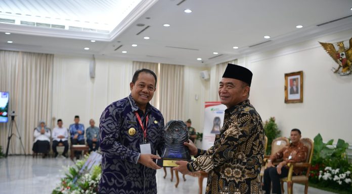 Bali Terima Penghargaan Pemerintah Provinsi Terbaik Zona Jawa Bali pada Paritrana Award 2023