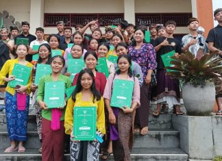 Serahkan Raport Semester Pertama, Ini Pesan Bu Apsari Wali Kelas X TJKT A SMK Negeri 3 Tabanan