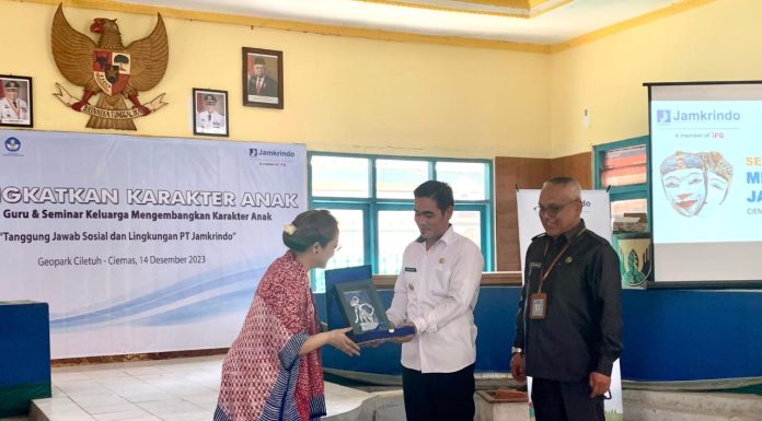 Peduli Pengembangan Karakter Anak di Geopark Ciletuh, Jamkrindo Gelar Pelatihan Guru dan Seminar Parenting