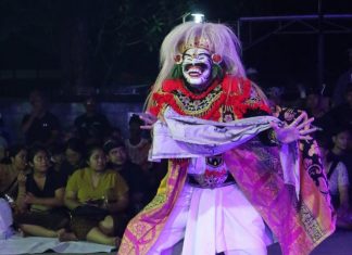 Sisi Lain Dekan FH Unmas Denpasar, Intens “Ngayah” sebagai Penari Calonarang