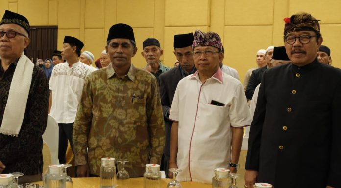 Buka Puasa Bersama Umat Muslim di Bali, Koster Yakinkan Bali Harmonis dan Rukun Dalam Kebhinekaan
