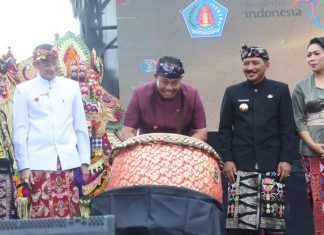 Bersama Menparekraf RI, Pj. Gubernur Mahendra Jaya Buka Semarapura Festival, Ini Penuturannya