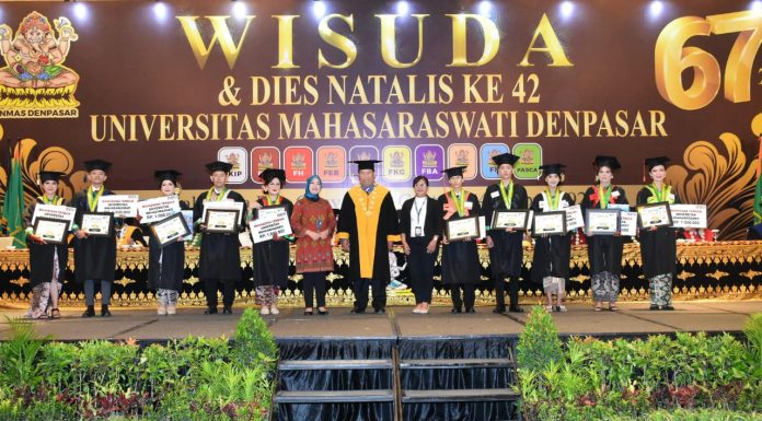 Lepas 1820 Wisudawan, Simak Pesan Rektor dalam Wisuda Ke-67 Universitas Mahasaraswati Denpasar