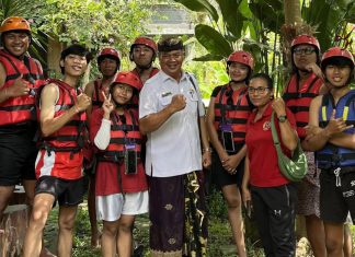 Kembangkan Objek Wisata Air Asasuka Tubing 92 dan Kerajinan Perak, Ini yang Dilakukan Mahasiswa Universitas Mahasaraswati Denpasar