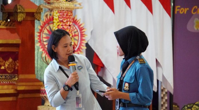 Sambut Hari Pendidikan Nasional, PLN Beri Edukasi Siswa-siswi SMKN 1 Nganjuk di Bali