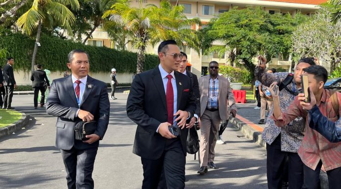Terjebak Macet, Menteri AHY Pilih Jalan Kaki 1 Km dari Lokasi WWF