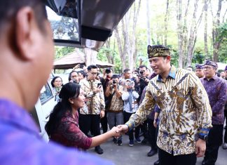 Jemput Bola, Menteri AHY Luncurkan Mobil Layanan Elektronik di Bali