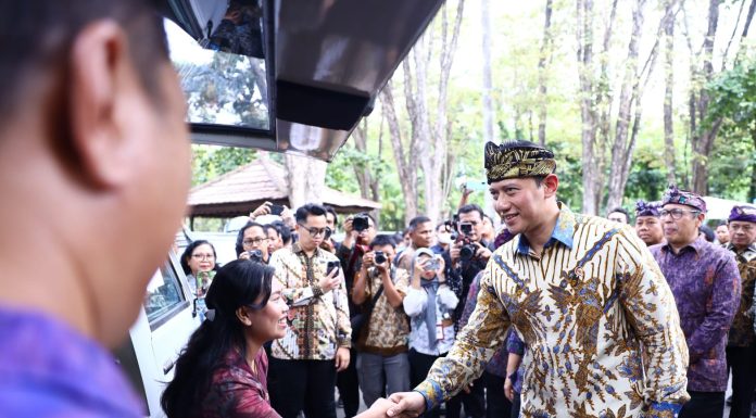 Jemput Bola, Menteri AHY Luncurkan Mobil Layanan Elektronik di Bali