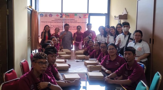 Tingkatkan Capacity Building LPD Desa Adat Kukuh, Magister Akuntansi FEB Unmas Denpasar Beri Pelatihan Service Exellence