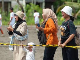 Ingin Orang Tua Kalian Sehat, Ajak Mereka ke Lapangan Bola Lihat Pertandingan