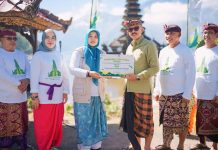 Pegadaian Sebar 10 Ribu Liter Eco Enzyme di Danau Batur Bali