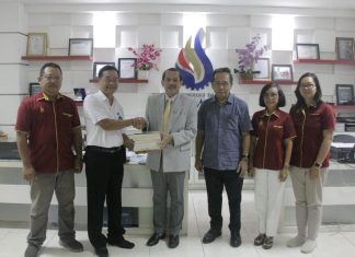 ITB STIKOM Bali Bantu 158 Buku untuk SMAN 1 Rendang