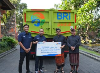 BRI Peduli Serahkan Bantuan Satu Unit Dump Truck ke Pemkot Denpasar
