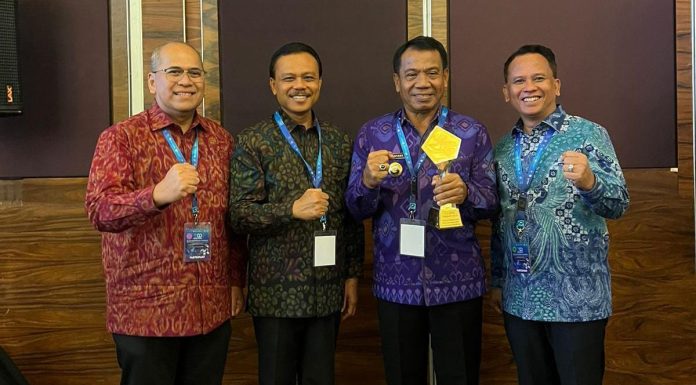 Digitalisasi Bali 2024 terus Tunjukkan Percepatan dan Perluasan: Buleleng Raih Penghargaan TP2DD Kabupaten Terbaik 2024