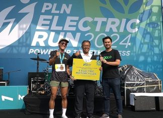 5 Pengemudi Ojol Prasejahtera Peroleh Motor Listrik di PLN Electric Run 2024