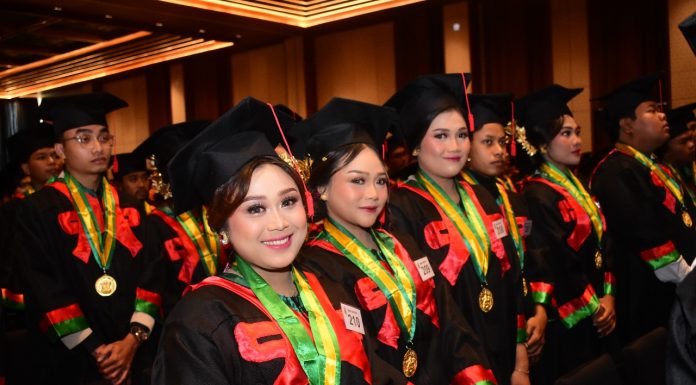 Lepas 616 Wisudawan, Simak Pesan Rektor dalam Wisuda ke-68 Universitas Mahasaraswati Denpasar