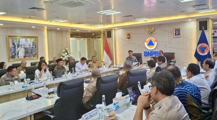 Menteri Nusron Siapkan 50 Hektare Tanah untuk Relokasi Korban Erupsi Gunung Lewotobi Laki-Laki NTT