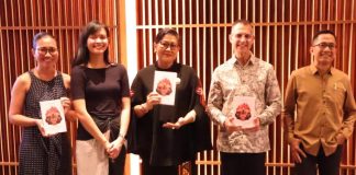 Jaga Tradisi Keaksaraan, Ny. Putri Koster Apresiasi Buku “Semua Karena Nirankara?”