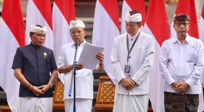 Ratusan UMKM Boleh Jualan di Area Bencingah Pura Agung Besakih, Gubernur Koster Prioritas Produk Lokal Bali
