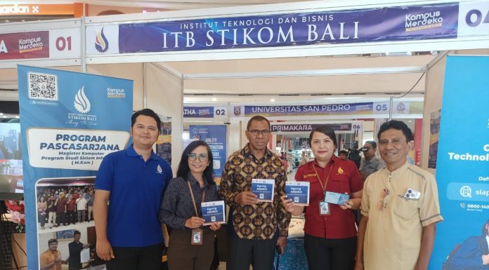 ITB STIKOM Bali Kenalkan Agung ARMED di Bali Nusra Education Fair 2025