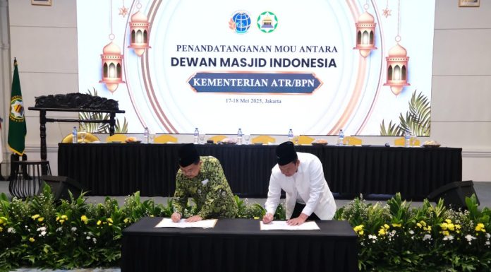 Teken MoU dengan DMI, Menteri Nusron Berkomitmen Tuntaskan Sertipikasi Tanah Wakaf dalam Lima Tahun