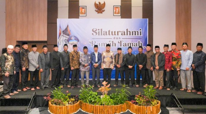Silaturahmi dengan Niniak Mamak Kurai Limo Jorong, Wamen Ossy Tegaskan Negara Hadir Lindungi Tanah Ulayat dan Buka Peluang Ekonomi Masyarakat Adat