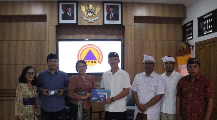 ITB STIKOM Bali Serahkan Aplikasi Agung ARmed kepada BPBD Provinsi Bali