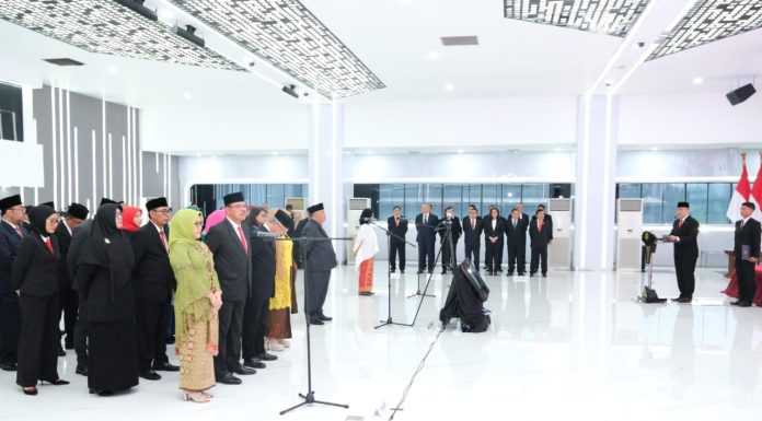 Lantik Pejabat Struktural dan Fungsional, Wamen Ossy Minta Jajaran Bekerja Adaptif terhadap Tantangan Zaman