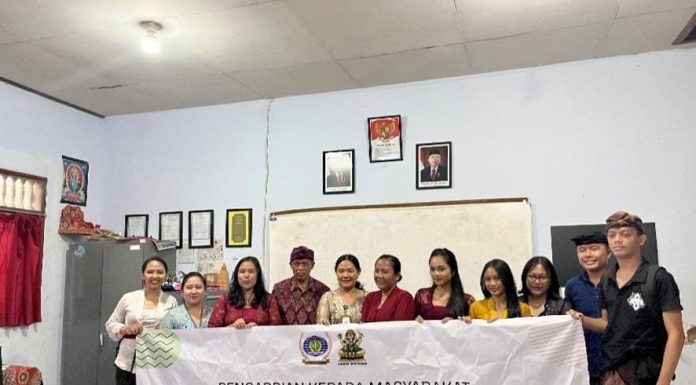 PSP Bahasa Inggris FKIP Unmas Denpasar Gelar Pelatihan Pembuatan Media Pembelajaran Digital Interaktif bagi Guru SMK