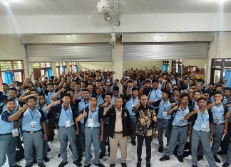 Ketua LBH 351 Bali dan Ketua DPW Peradi Utama Bali Beri Edukasi Hukum kepada Siswa SMK Negeri 3 Tabanan Terkait Etika Bermedia Sosial Ketua LBH 351 Bali dan Ketua DPW Peradi Utama Bali Beri Edukasi Hukum kepada Siswa SMK Negeri 3 Tabanan Terkait Etika Bermedia Sosial