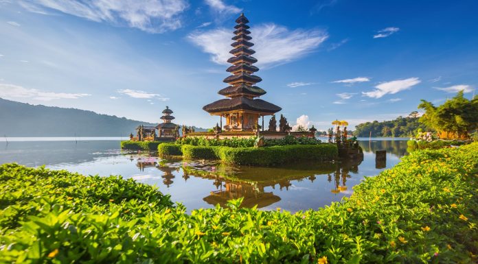 Triwulan II 2025: Sektor Pariwisata Dorong Kegiatan Usaha di Bali Tetap Optimis Pura Ulundanu