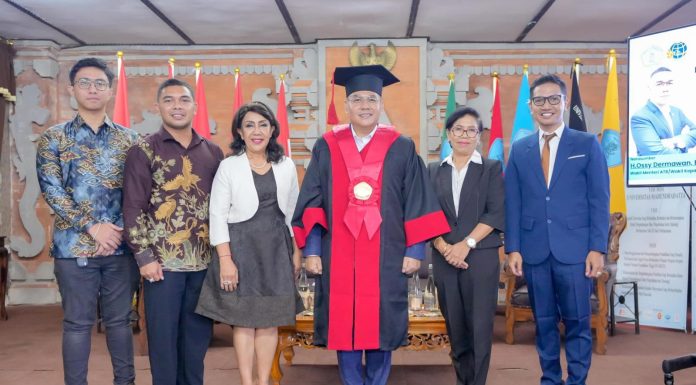 Wamen ATR/BPN Ossy Dermawan Hadiri Dies Natalis ke-62 Unmar: Dorong Kepemimpinan Reflektif dan Tata Kelola Pertanahan Berkelanjutan Peringati Dies Natalis Unmar, Wamen ATR/BPN Teken MoU dan Terima Penghargaan