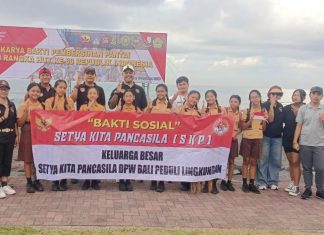 Setya Kita Pancasila dan Kodam IX/Udayana Gelar Karya Bakti Bersih Pantai dan Bagikan 1.500 Bendera Merah Putih
