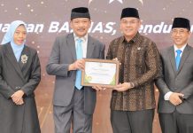 Wamen Ossy Terima Penghargaan Baznas Award 2025
