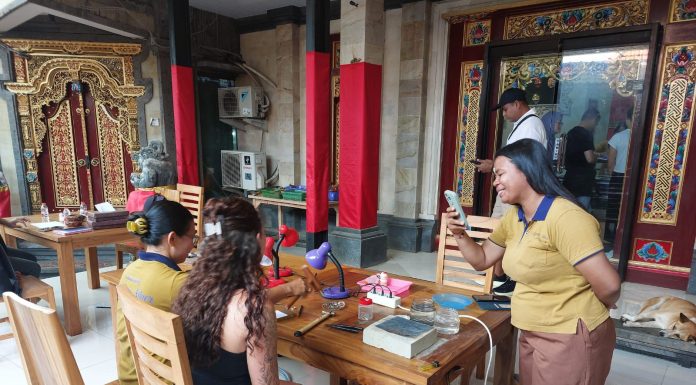 Universitas Mahasaraswati Denpasar Gelar Pelatihan Kerajinan Silver dalam Bahasa Jepang di Yan Yan Silver