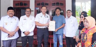 Bersama Menko AHY Serahkan Sertipikat Tanah untuk Rakyat di Bengkulu, Wamen Ossy Apresiasi Peran Pemerintah Daerah