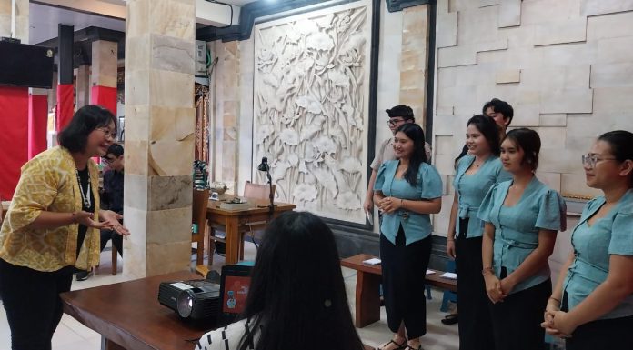 Universitas Mahasaraswati Denpasar Gelar Pelatihan Bahasa Jepang Khusus Istilah Teknis Kerajinan Perak di Yan-Yan Silver