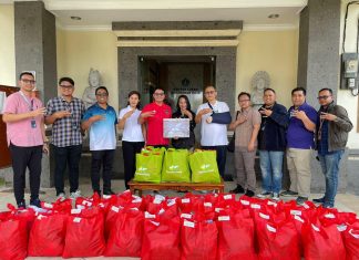 Pasca Banjir, PT Pegadaian Kanwil VII Bali Nusra Gerak Cepat Serahkan 600 Paket Sembako
