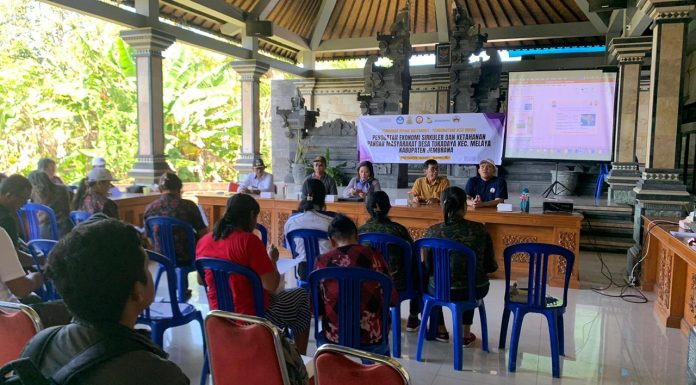 Tim Pengabdian Masyarakat Universitas Mahasaraswati Denpasar dan Universitas Triatma Mulya Berdayakan Petani Kakao di Desa Tukadaya