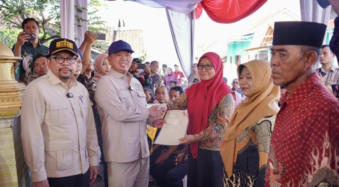 Menteri Nusron Serahkan 546 Sertipikat Hasil Konsolidasi Tanah di Jawa Tengah, Permukiman Warga Makin Bernilai dan Terjamin
