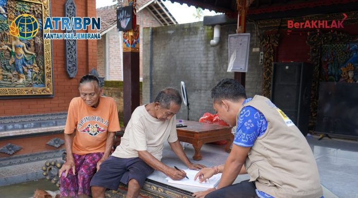 Tim COD Antar Sertipikat ke Desa Tegal Badeng Barat, Warga Jembrana Rasakan Manfaat Layanan