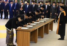 PENGUCAPAN SUMPAH JABATAN ANGGOTA DEWAN KOMISIONER OJK