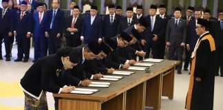 PENGUCAPAN SUMPAH JABATAN ANGGOTA DEWAN KOMISIONER OJK
