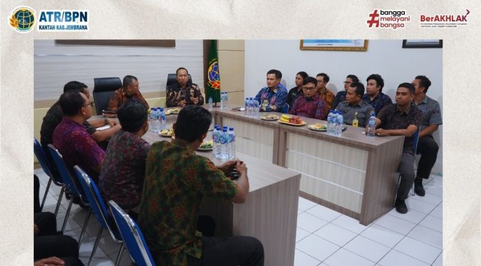 Monitoring dan Evaluasi SDM, Foto Udara, dan Peningkatan Pelayanan oleh Kepala Bidang Survei dan Pemetaan Kanwil BPN Provinsi Bali di ATR/BPN Jembrana